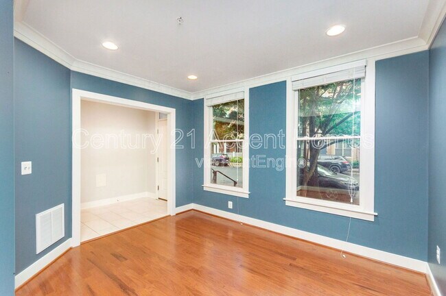 Foto del edificio - 921 N Alfred St