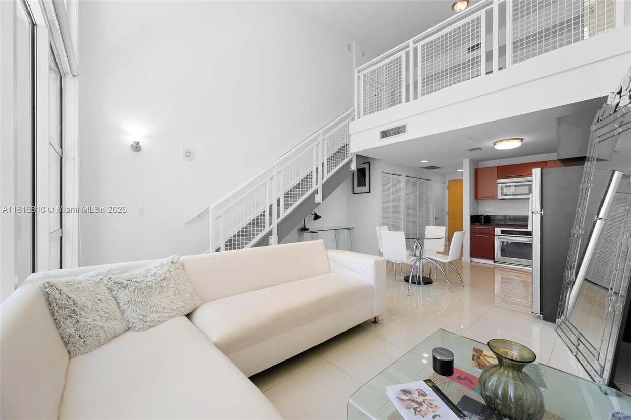 Primary Photo - 244 Biscayne Blvd