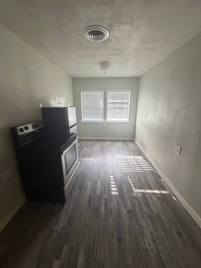 Foto del edificio - 3608 N Laird Ave