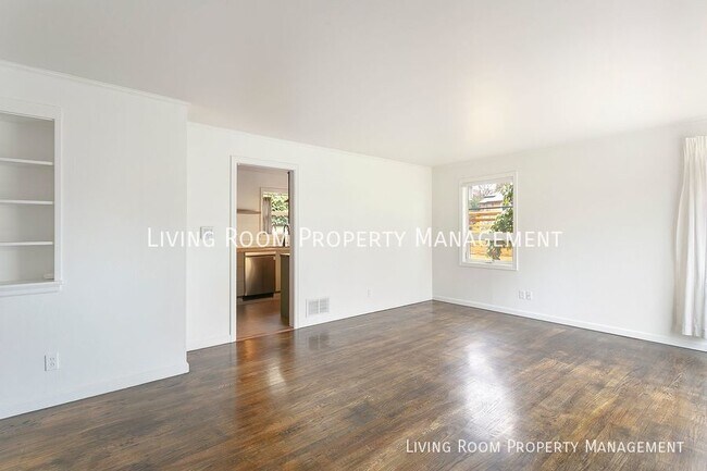 Building Photo - Stylish mid-century modern 3 bedroom in th...