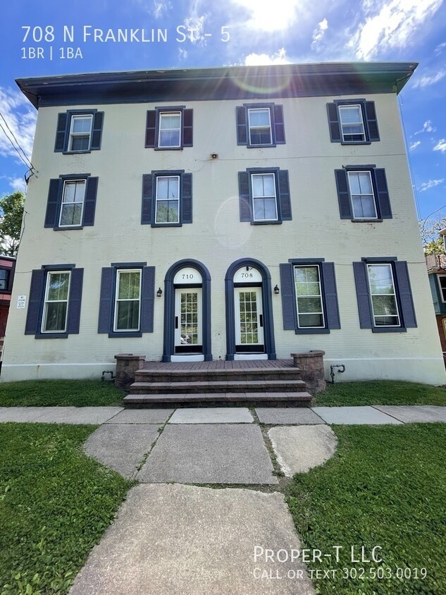 Primary Photo - Cozy 1st floor unit