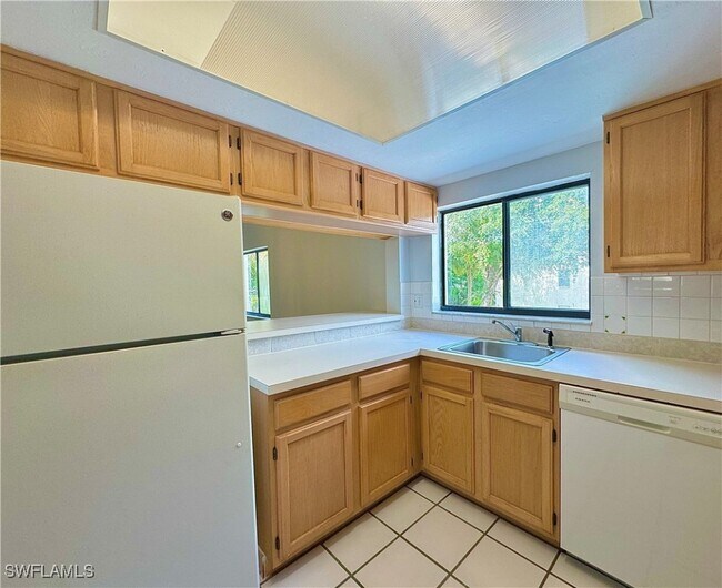 Building Photo - 9652 Windsor Gardens Ln