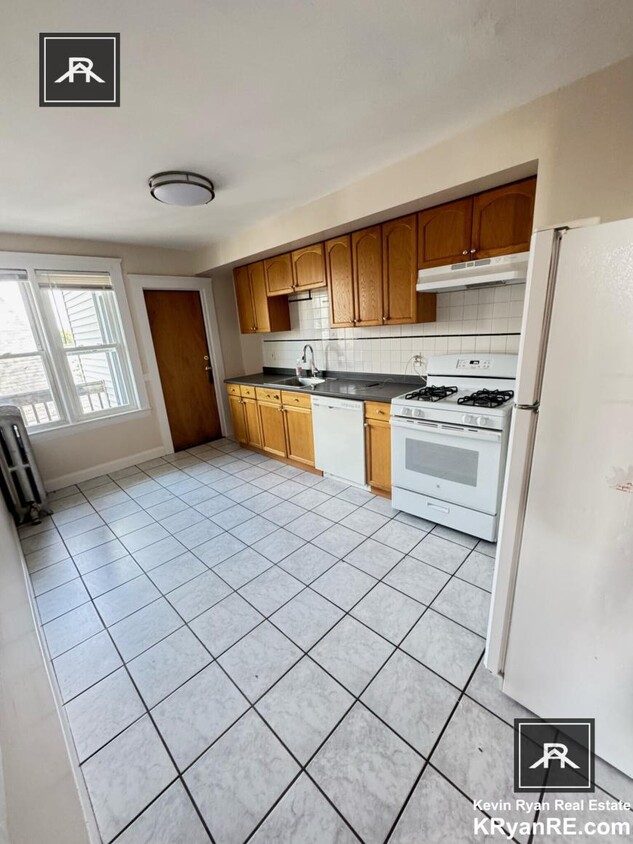 Foto principal - 3 bedroom in Brighton MA 02135