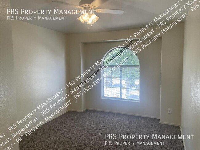 Building Photo - 884 E Cindy St