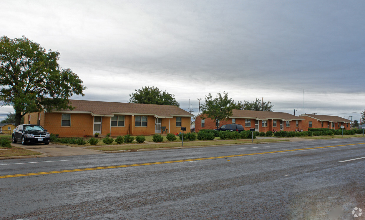 Primary Photo - 220 N Ayshire Ave