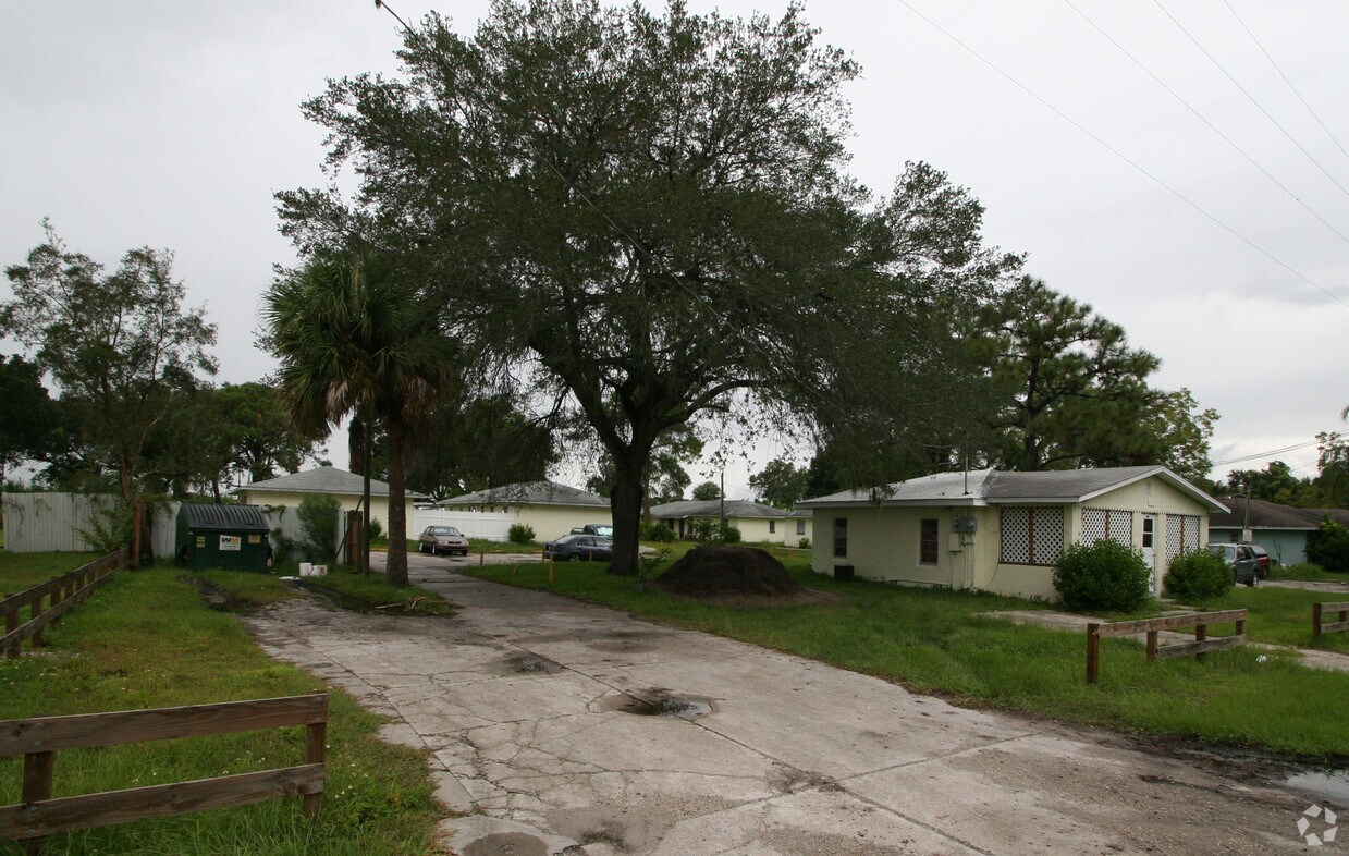 Building Photo - 2315 Mango Ave