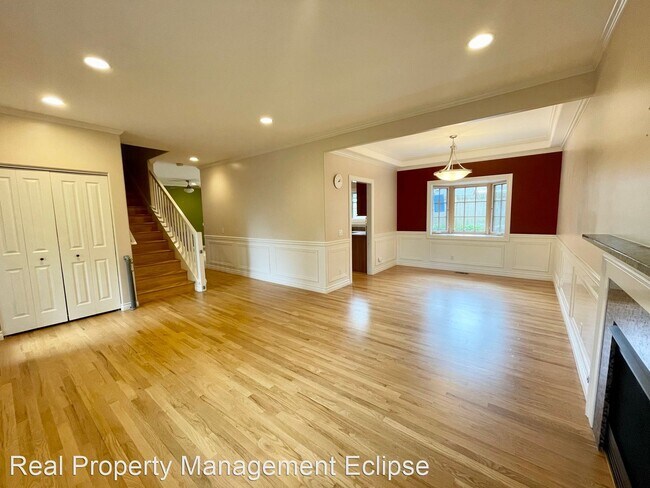 Building Photo - 4 br, 3.5 bath House - 315 N. 155th St.