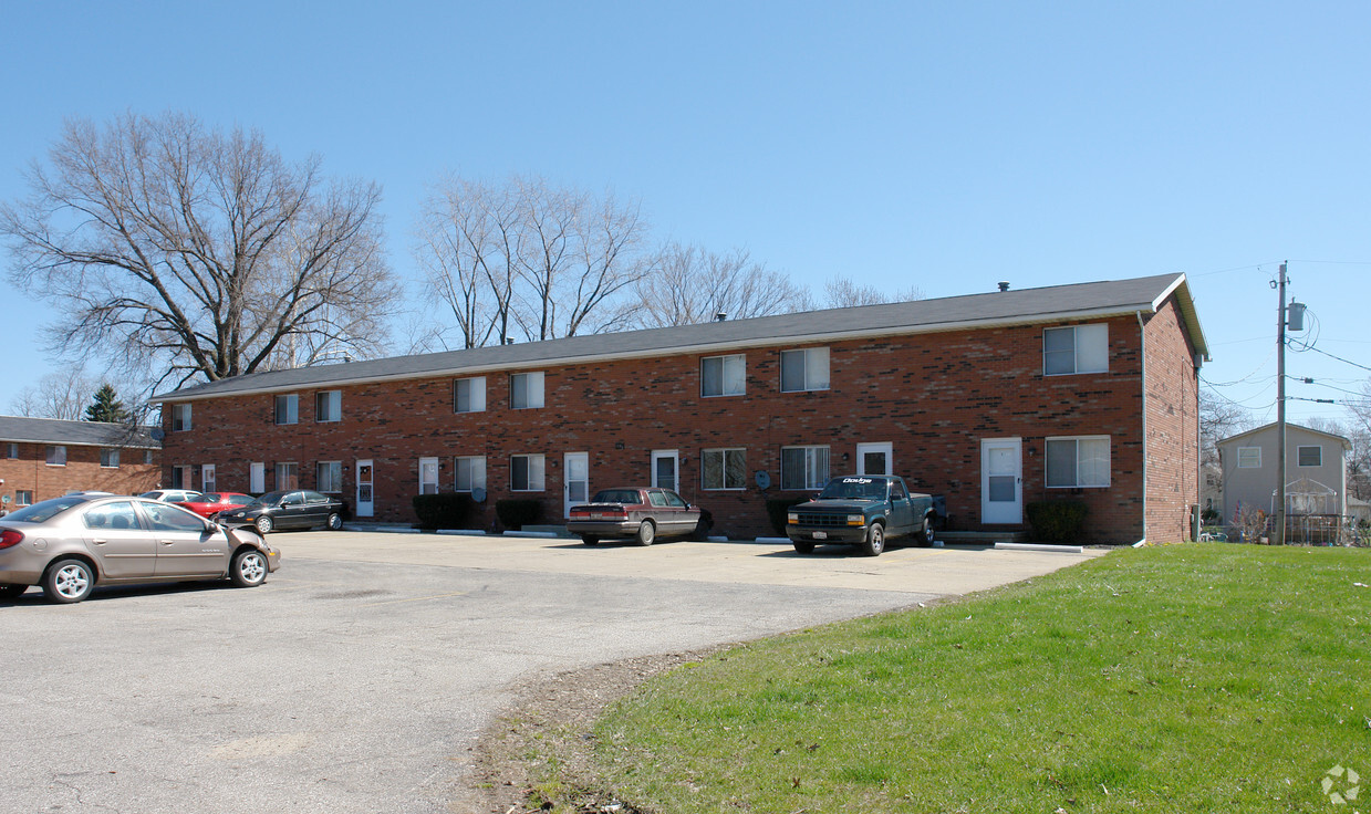 Primary Photo - Mogadore Square