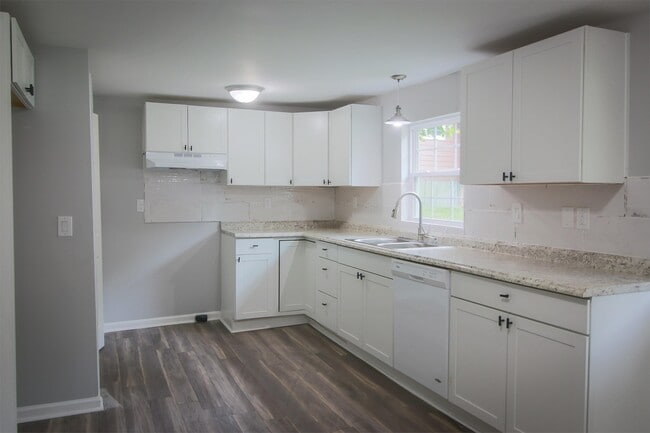 Building Photo - 104 Dog Day Dr