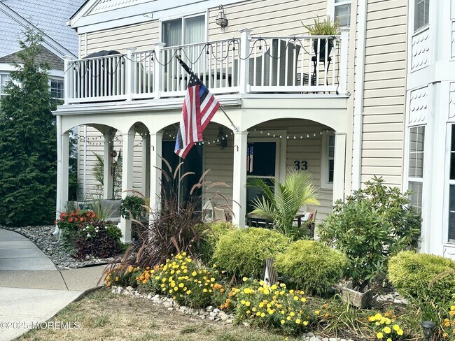 Foto del edificio - 33 Tulip Ln