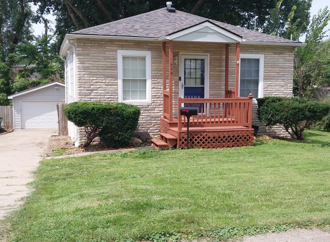 Foto principal - 732 12th St