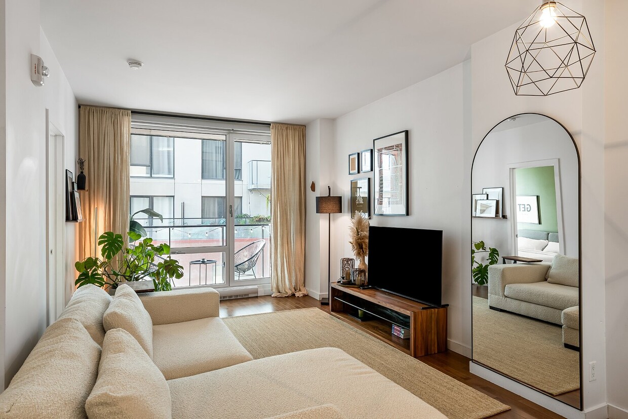 Primary Photo - 635 Rue Saint-Maurice