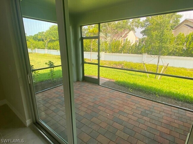 Foto del edificio - 930 Enbrook Lp