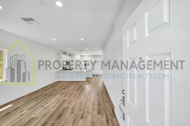 Foto del edificio - Modern & Spacious 5BD/3BA Home in South Sa...