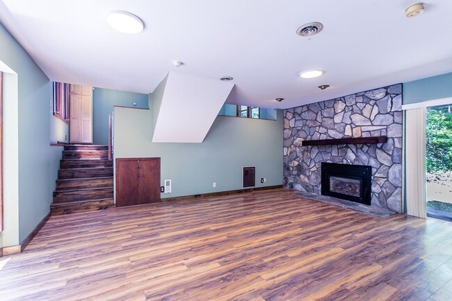 Building Photo - Private Home