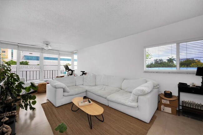 Foto del edificio - 2539 Bayshore Dr