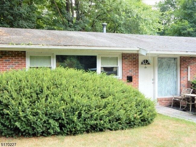Building Photo - 5 Valley Dr