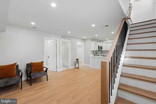 Building Photo - 1301 Somerset Pl NW