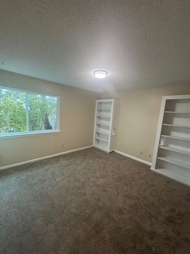 ONE BEDROOM IN GUNBARREL- ALL UTILITIES IN... - ONE BEDROOM IN GUNBARREL- ALL UTILITIES IN... Apartment