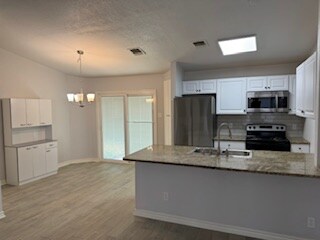 Building Photo - 9127 Valley Bend