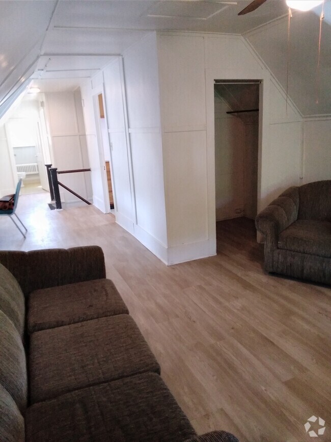 Dewitt Historic District Basement Apartments for Rent Ithaca, NY 3