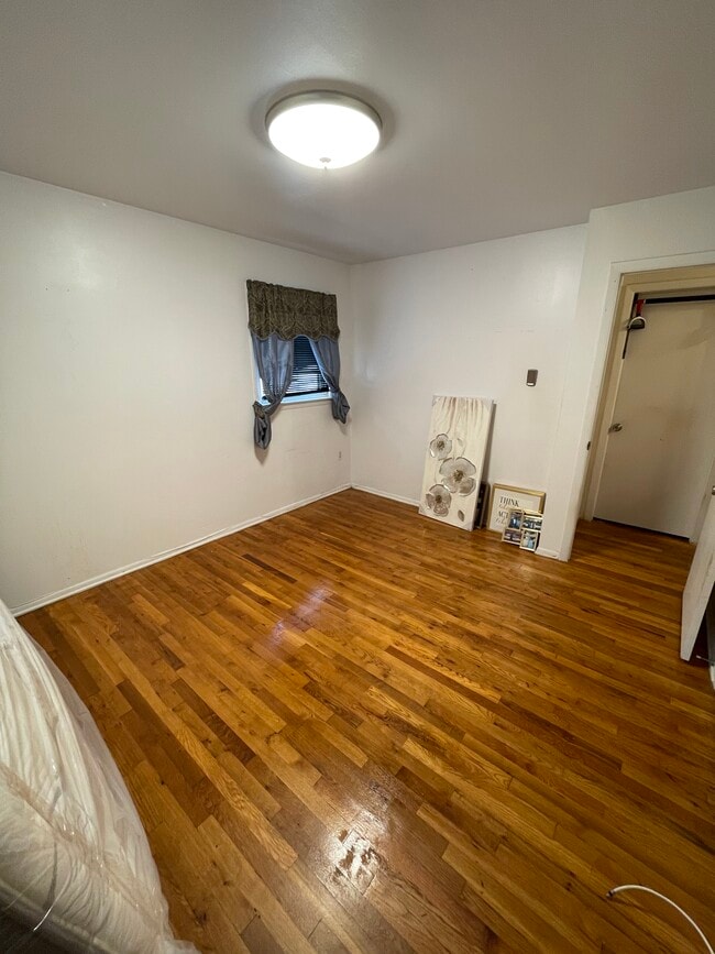 Building Photo - 287 Perry Ave