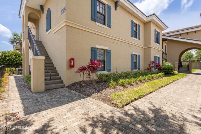 Building Photo - 135 Calle el Jardin