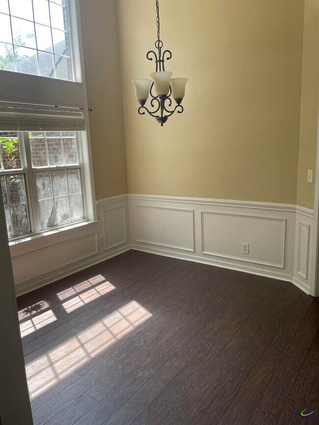 Foto del edificio - 302 Myles Ln