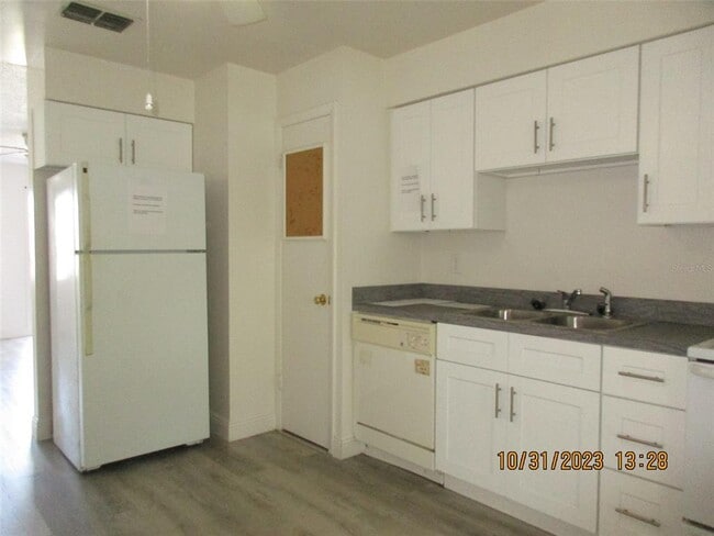 Building Photo - 52 Lake Villa Way