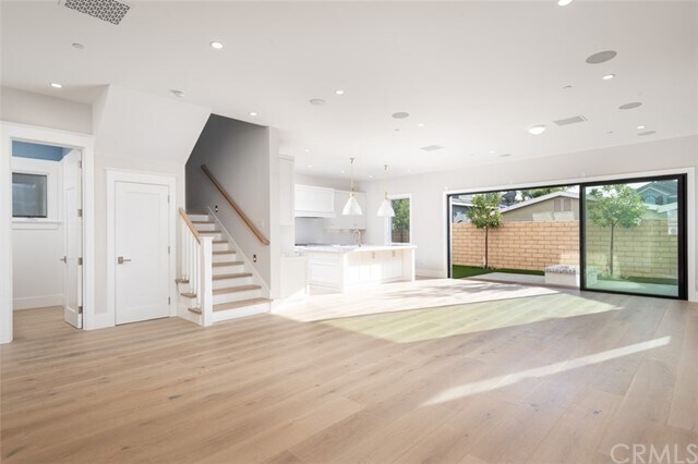 Building Photo - 387 La Perle Pl