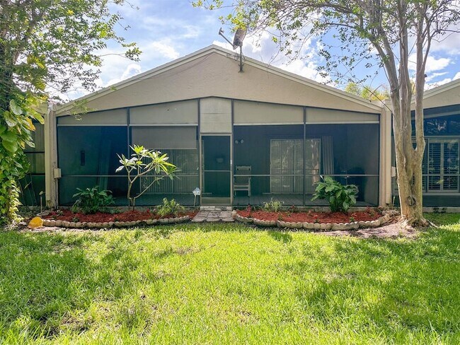 Foto del edificio - 556 Woodgate Cir