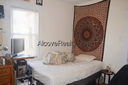 Building Photo - 91 Windsor Rd