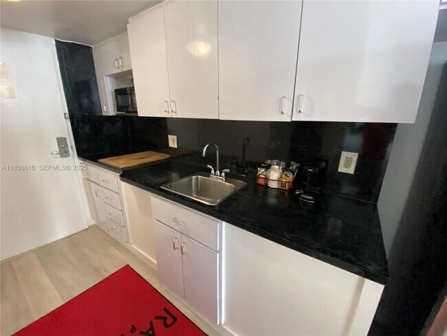 Foto del edificio - 19201 Collins Ave