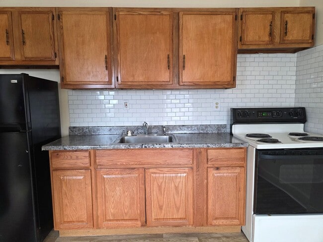 Photo - 100 N Franklin St Apartment