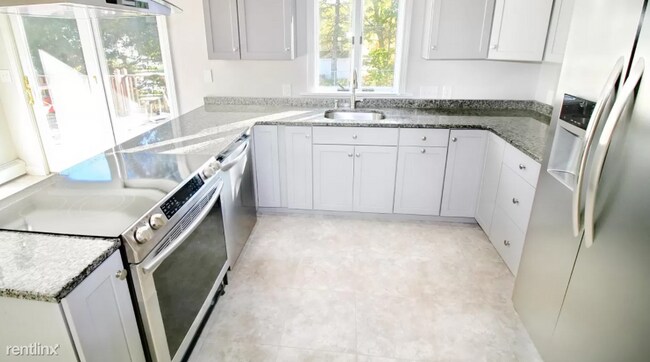Building Photo - 3 br, 2 bath House - 24 Wellington Ave