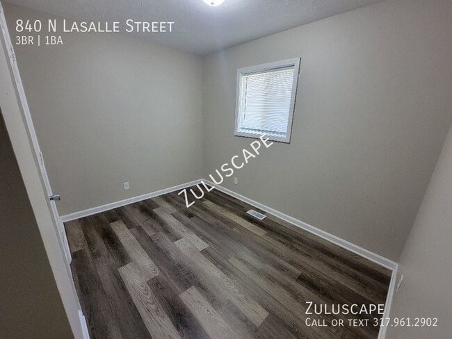 Building Photo - 840 N. Lasalle / Completely renovated 3 be...