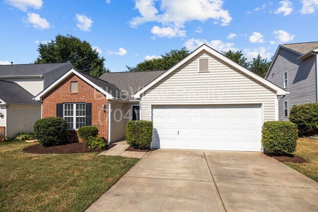 Foto del edificio - Beautiful Ranch House with 3 bed 2 bath ( Ballantyne area )