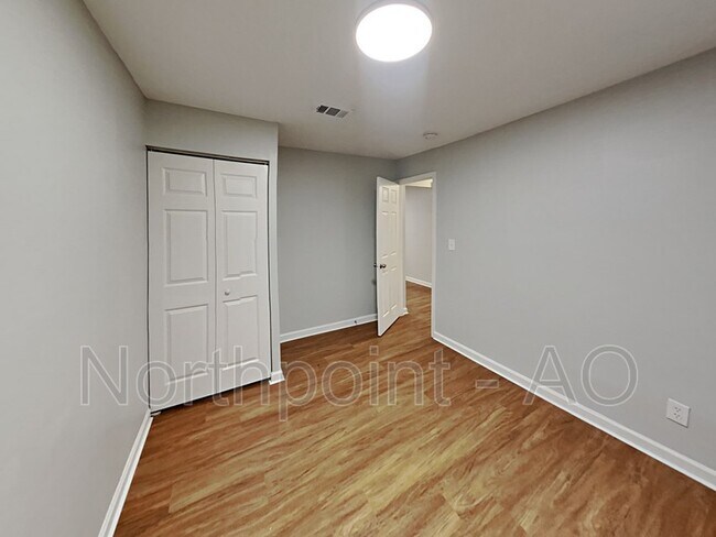 Foto del edificio - 2430 Clarissa Dr NW