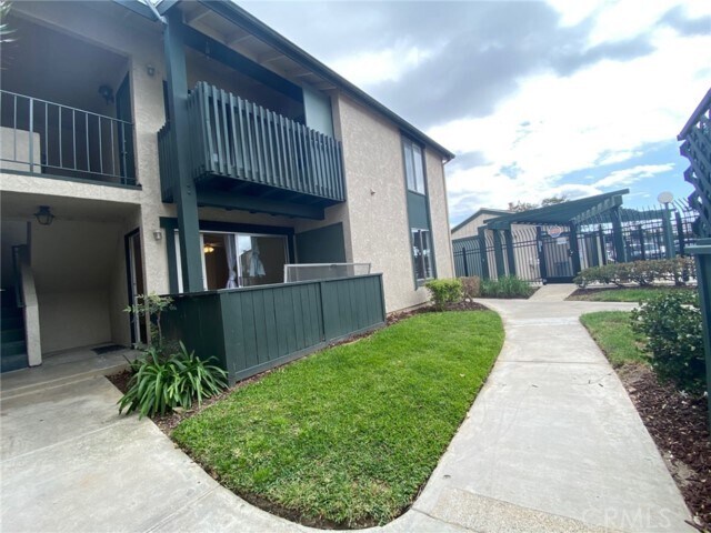Foto del edificio - 23292 Orange Ave