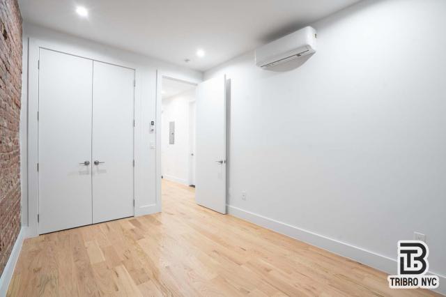 Foto del edificio - 3 bedroom in Brooklyn NY 11210