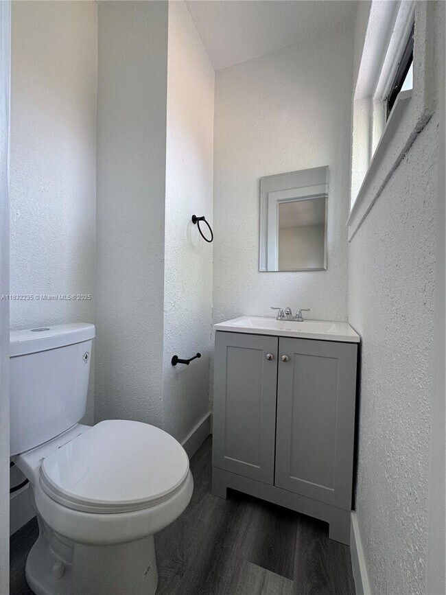 Foto del edificio - 17645 NW 37th Ave