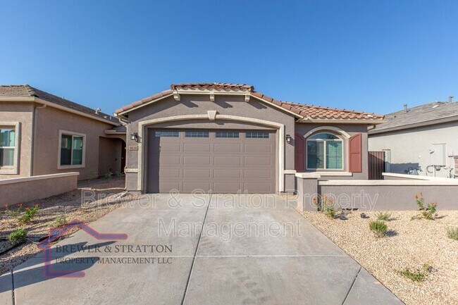 Building Photo - 9638 E Tesla Ave