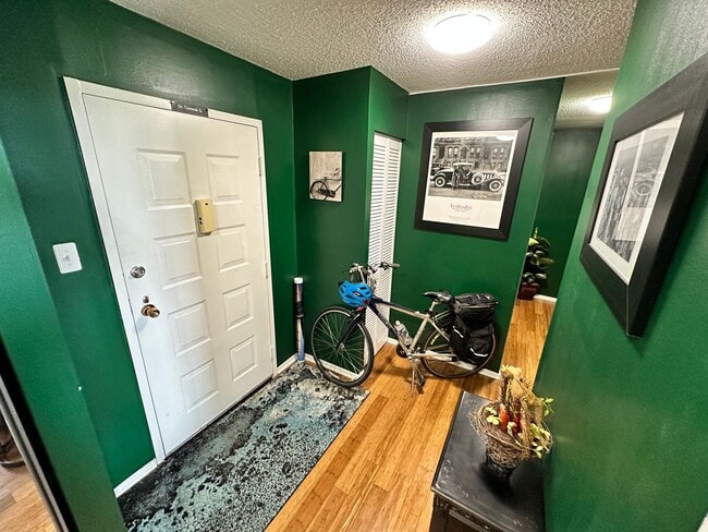 Building Photo - Stunning 2-bedroom, 2-bathroom condo. Span...