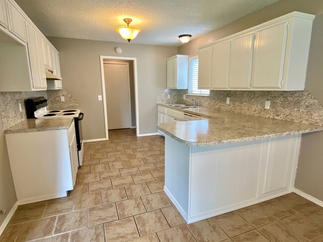 Building Photo - Cute 3 Bed In Mustang Schools
