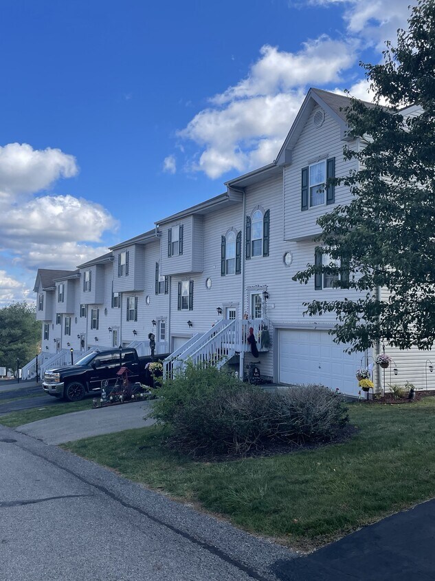 Primary Photo - 108 Cathedral Ct