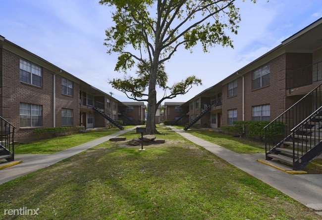 Building Photo - 535 W NASA Rd 1