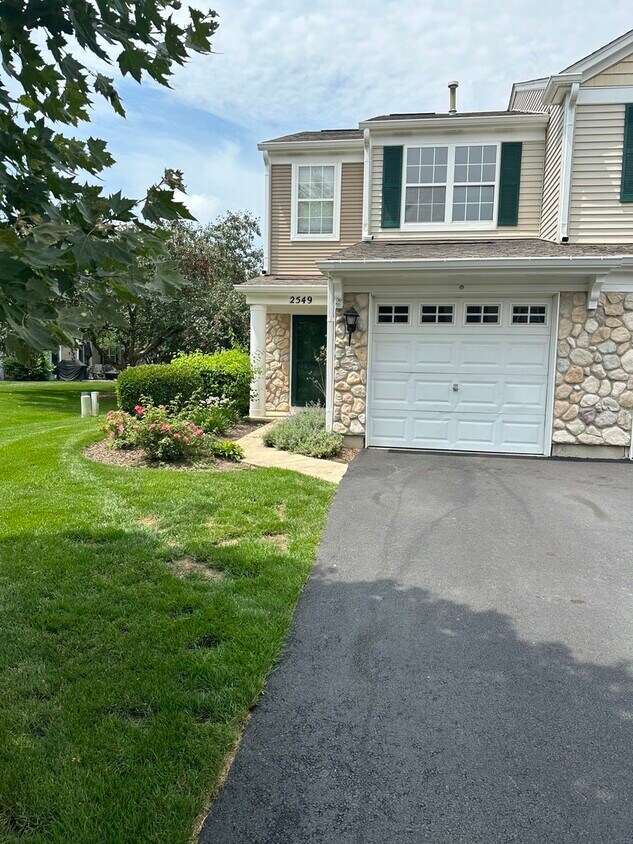 Primary Photo - 2549 Oak Tree Ln