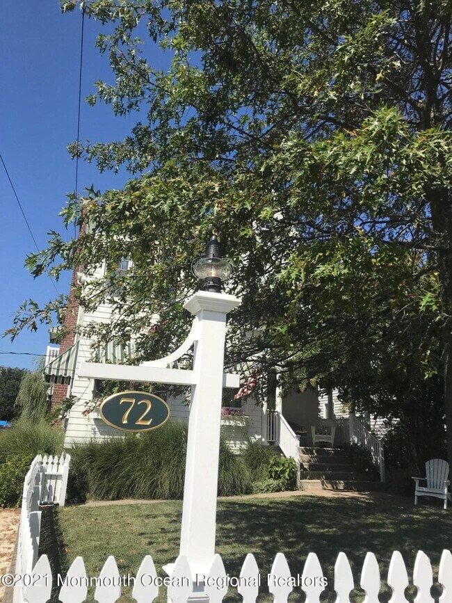 Foto del edificio - 72 Waterman Ave