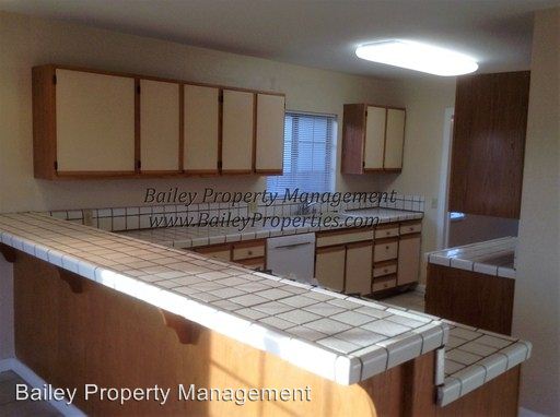 Building Photo - 437 Martinelli St