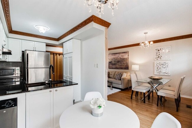 Kitchen - 6950 Tenth Line W